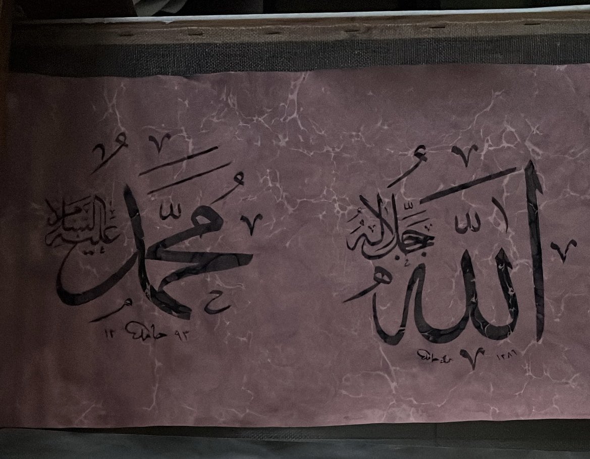 Ne varlığa sevinirim,
Ne yokluğa yerinirim,
Aşkın ile avunurum.
Bana seni gerek seni

Yunus Emre