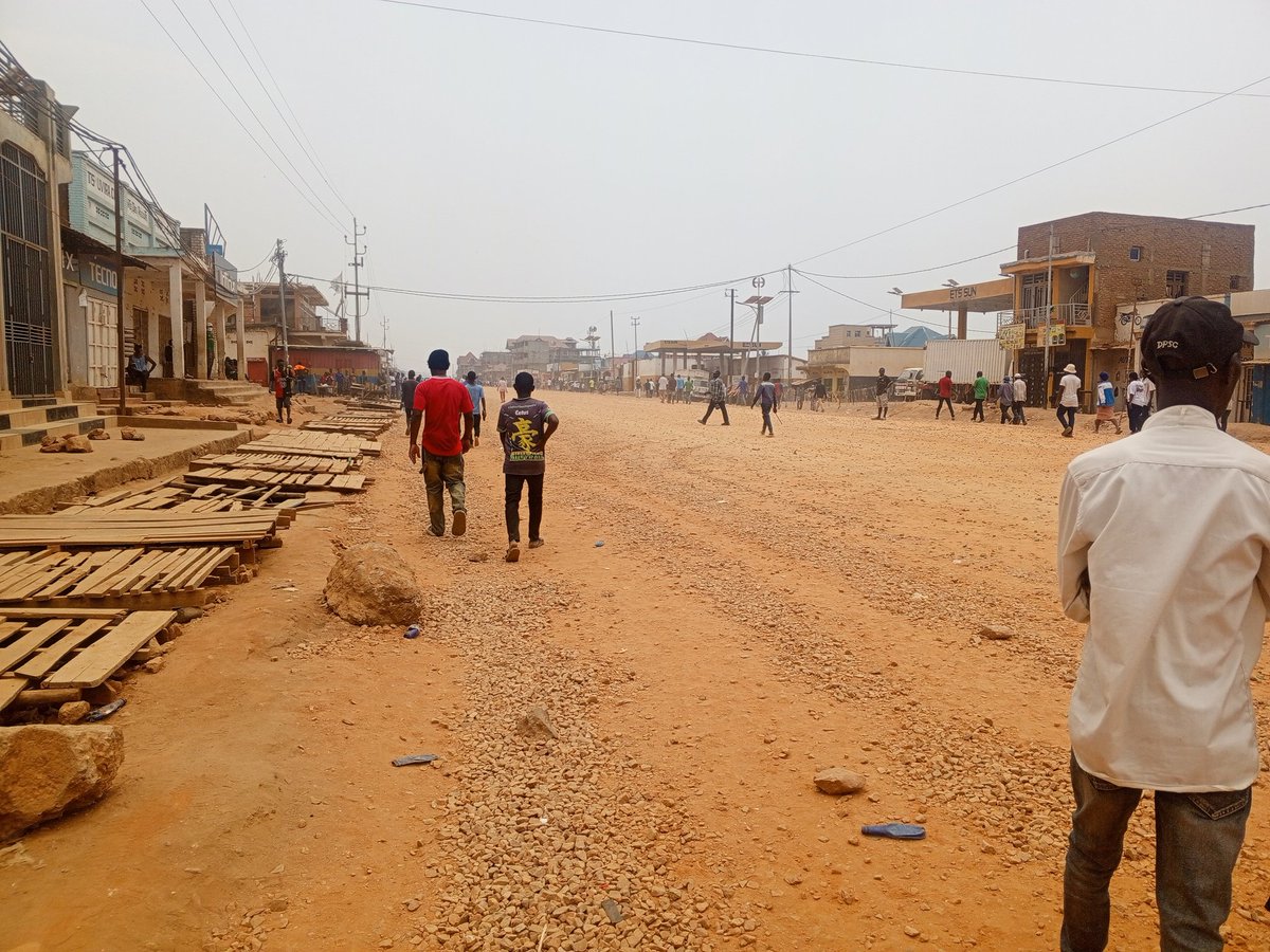 FrancoiseB98544's tweet image. #Uvira:Un #militaire des #FARDC décédé et 3 civils blessés dont 2 acheminer à l&apos;hôpital général reference et 1 au Sky borne hospital  pour des soins appropriés,bilan provisoire d&apos;une interaction entre certains #wazalendo contre les FARDC ce dimanche 23/11/ dans la ville d&apos;#Uvira.