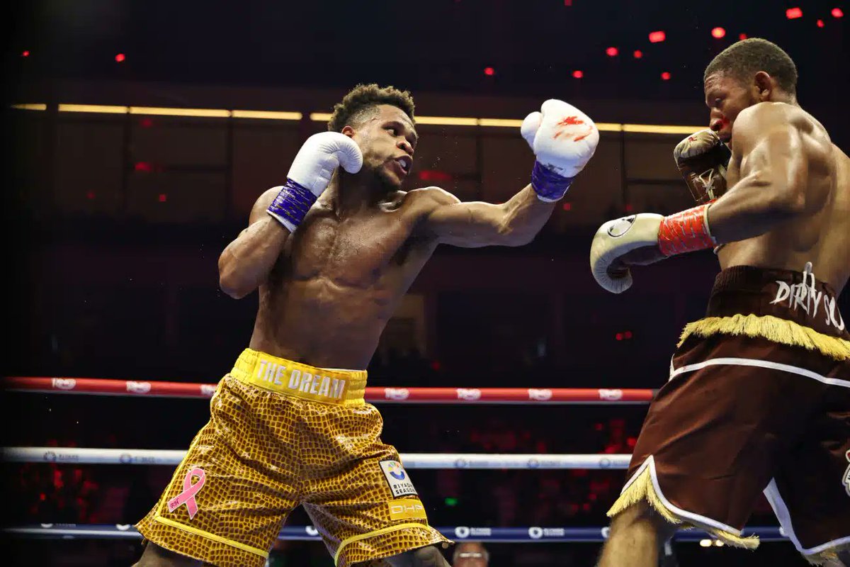 Devin Haney dice que enfrentará a “todos”, pero al evitar a Conor Benn demuestra que su prioridad es no arriesgar la revancha millonaria con Ryan Garcia.
#Boxeo #NoticiasBoxeo #BoxingStuds #Haney #ConorBenn