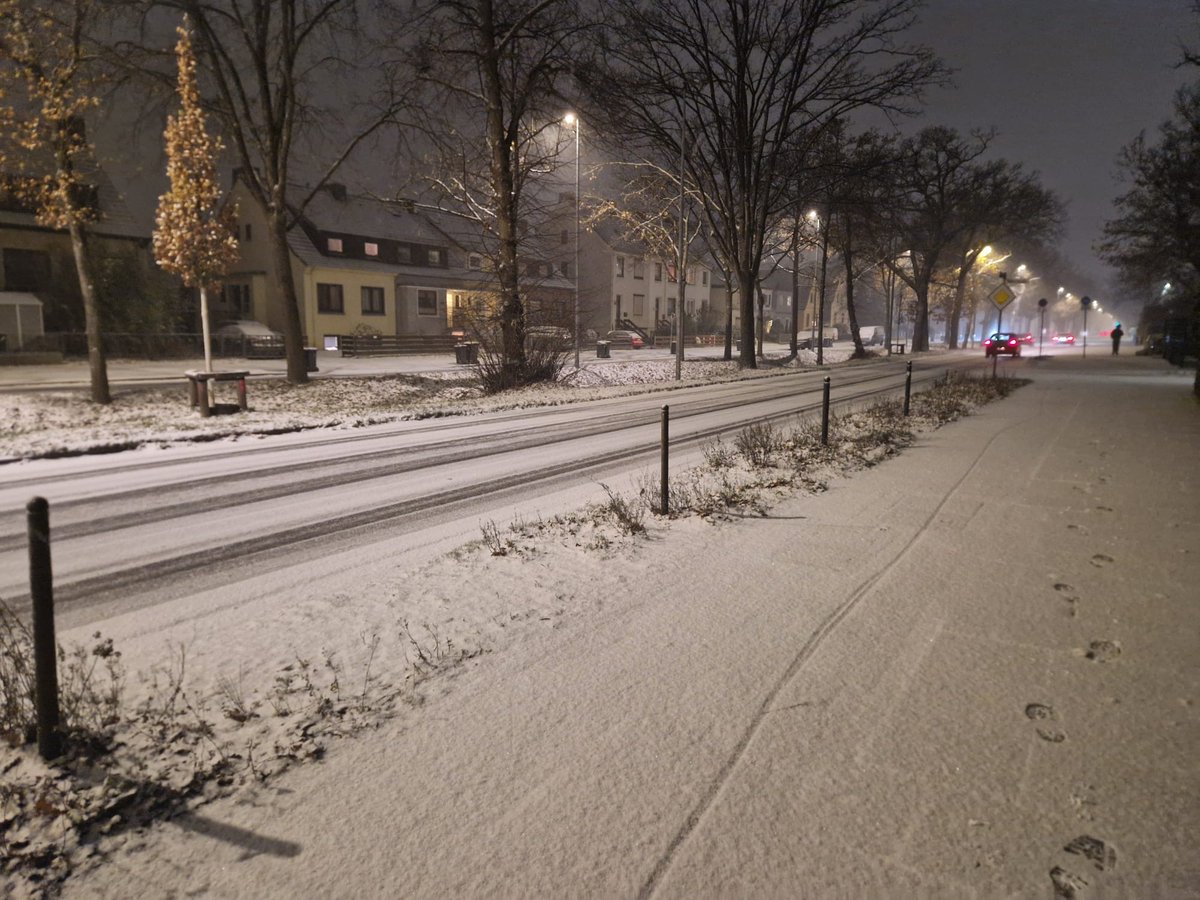 In Bremen hat es tatsächlich geschneit. Das ist schon ewig her.^^