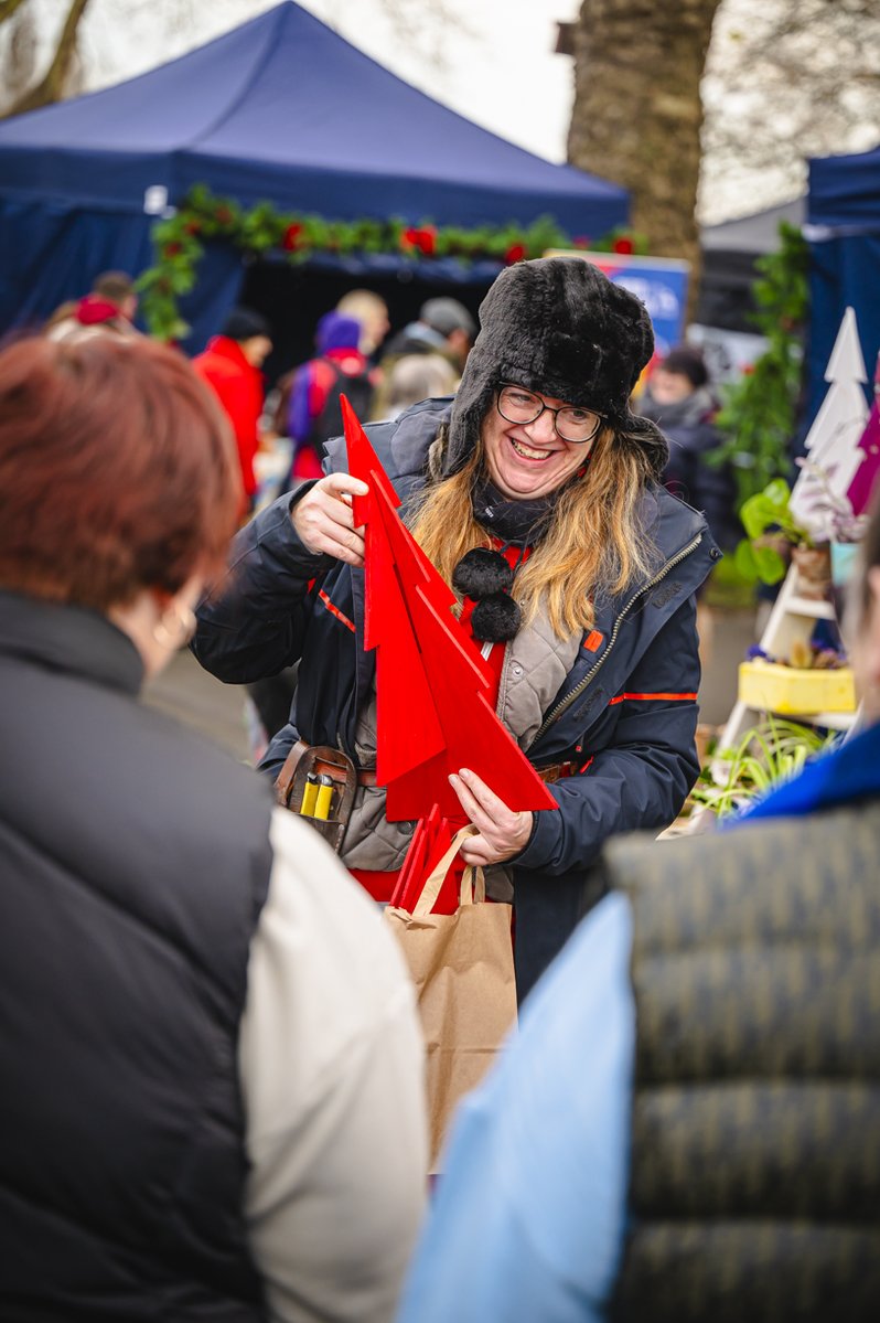 itsinnottingham's tweet image. Few more sleeps till our Christmas Market!🎄
Expect –
🛍️90+ indie traders
🎪The Makers Marquee
👨‍👩‍👧‍👦Free family activities
🎅🏼Festive characters
🍷Seasonal food &amp;amp; drink
🎶Live entertainment
📸Picture-perfect moments
🎟️TICKETS SELLING QUICK – get yours asap!🎄
itsinnottingham.com/news/christmas…