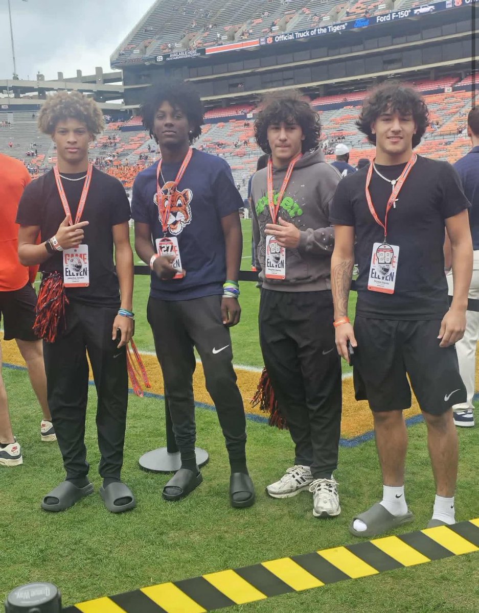 JaxsonDixon10's tweet photo. Enjoyed the Auburn visit yesterday 💙 🧡 Great atmosphere and team win over Mercer @AuburnFootball @PrepRedzoneAL @247recruiting @RivalsHS @5StarFBRecruits https://t.co/YvQCVgCthR