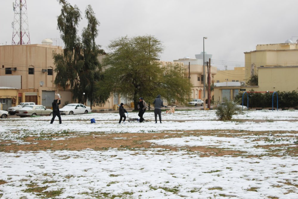 A3A's tweet photo. ثلوج محافظة رفحاء بالحدود الشمالية، ٢٠١٦م https://t.co/1ID1kiT1w1