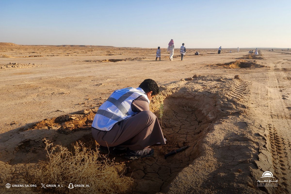 بالتعاون مع مكتب وزارة البيئة والمياه والزراعة بمحافظة ثادق
نُفِّذت مبادرة تشجير #نزرعها_لننعم_بها في #متنزه_أم_الشقوق_الوطني، حيث جرى غرس 250 شتلة غاف تعزيزًا للغطاء النباتي،
وبالتزامن مع موسم حملة التشجير الوطني.
#يد_تغرس_وأرض_تزهر #زاوية_متطوع 🌱