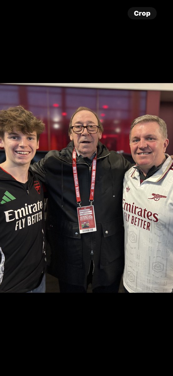 Only bumped into a true ⁦<a href="/Arsenal/">Arsenal</a>⁩ legend today at the Emirates. What a win ❤️