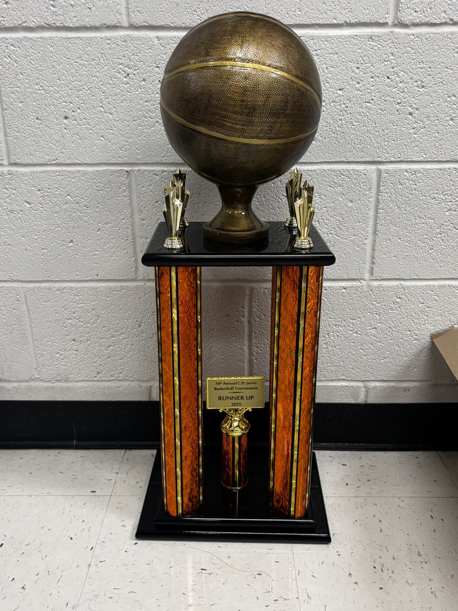 ElDoHoops's tweet image. Bronze bracket champions last year, runner-up this year. Progress and improvement is the goal

We appreciate the hospitality and environment at the 50th anniversary of the CD Jarvis Tournament. 

Congrats to Eli and Jacob for receiving All-Tournament awards!

#WEoverMe 
#AWTWD 🔺