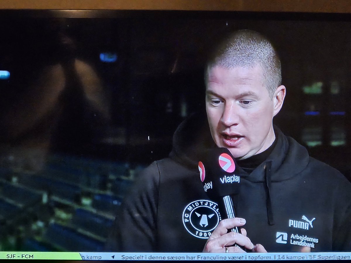 TAK MIKE TULLBERG 🙏🙏🙏🙏
For ærlig dommersnak. Håber de andre klubber bakker op. For standarden er fuldstændig skandaløst. Helt enig.