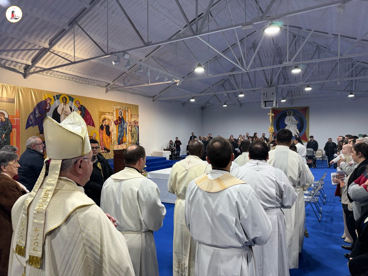 IglesiaEnLeon's tweet photo. 👉🏼 Nuestro Obispo el P. @cmfluisangel ha instituido esta tarde en el 🛐 #SeminarioRedemptorisMater 'Virgen del Camino' el ministerio del 📖 #lectorado a cuatro ✝️ #seminaristas de nuestra ⛪️ @IglesiaEnLeon. 

🤗 ¡Muchas felicidades! https://t.co/lN6XCAxBbB