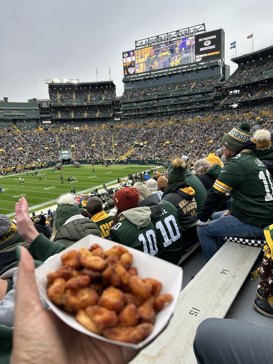 1ifiona's tweet photo. Happy birthday @drccds 
Here’s some Vikings fans…and here’s me toasting you with cheese curds. 
#GoPackGo https://t.co/yr8Z0YQOuS
