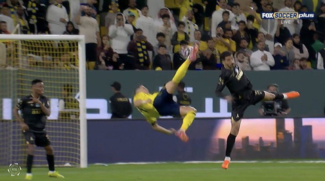 What a strike by 40 year old CR7🔥