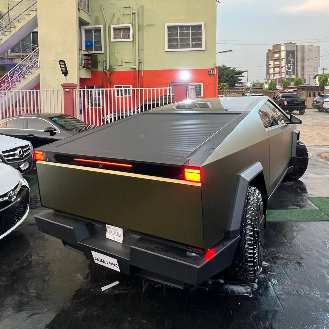 ayomidedaddyj's tweet image. Brand New 1 of 1 (Custom made)

2025 Amored Green Cyber truck

🏷️490,000,000 only 

📍Agege,Lagos