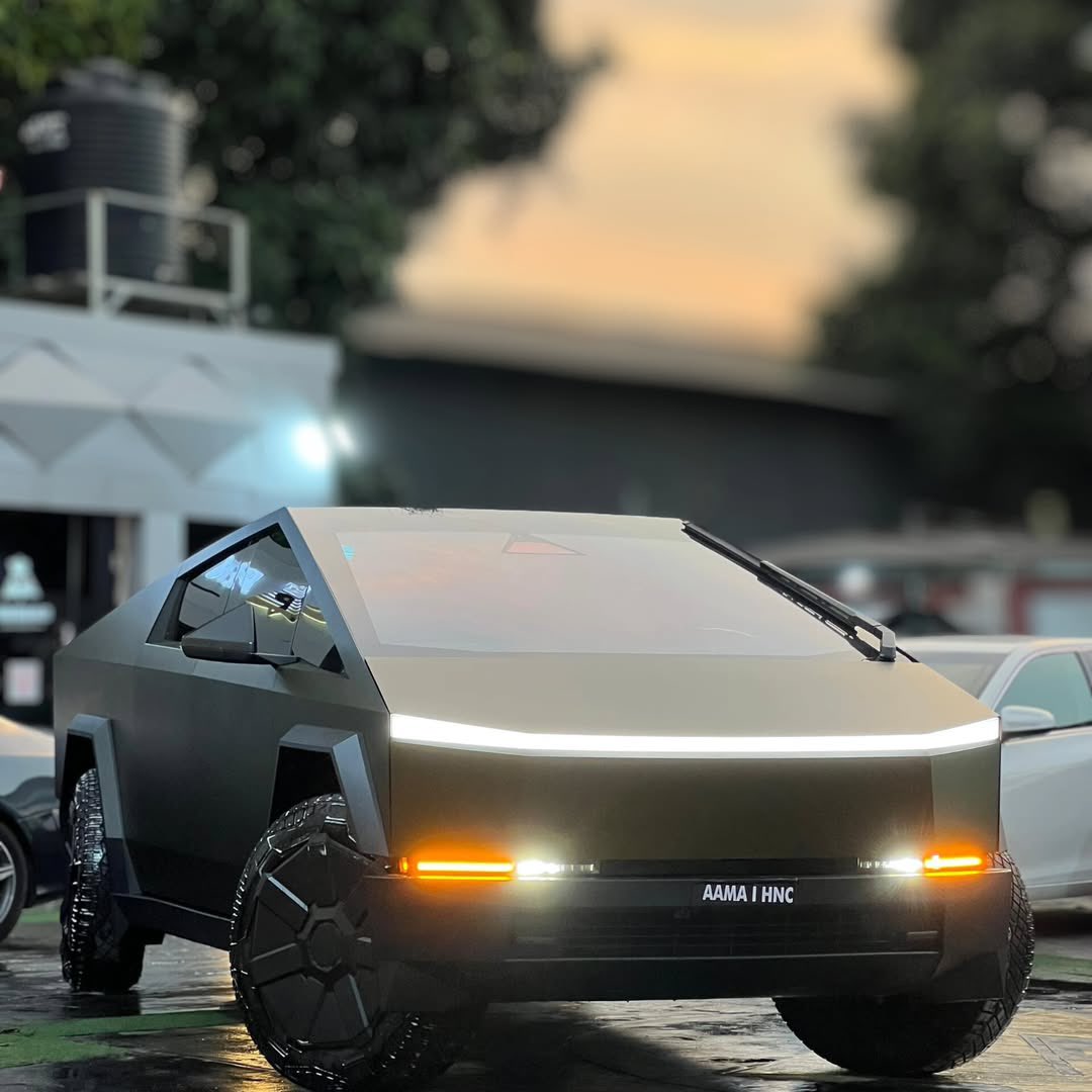 ayomidedaddyj's tweet image. Brand New 1 of 1 (Custom made)

2025 Amored Green Cyber truck

🏷️490,000,000 only 

📍Agege,Lagos