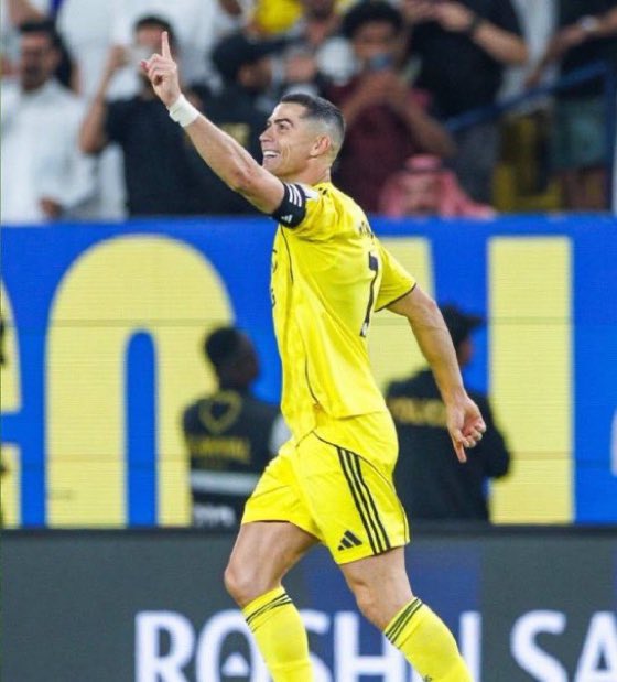 قسم بالله تنكدت وكنت بصيح شهر كامل طول التوقف لاني عارف ان رونالدو مش هيلعب في اسيا 

والله هدف انقذني شهر قدام .. التوقف برعاية احسن هدف في الموسم 

يخربيت الحب يا رونالدو يا اعظم لاعب في التاريخ 🐐