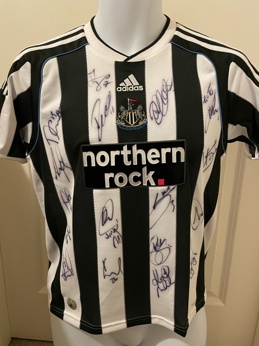 NufcMemorabilia's tweet image. Multi signed Newcastle 2009 / 10 shirt - Champions!! Christmas gift idea? 

Available to buy it now @ buff.ly/oARhSAn 

Or from our Ebay store @ buff.ly/8TXJZmh 

#nufc #newcastleunited #toonarmy #kevinnolan #newcastleautographs #itssigned.co.uk