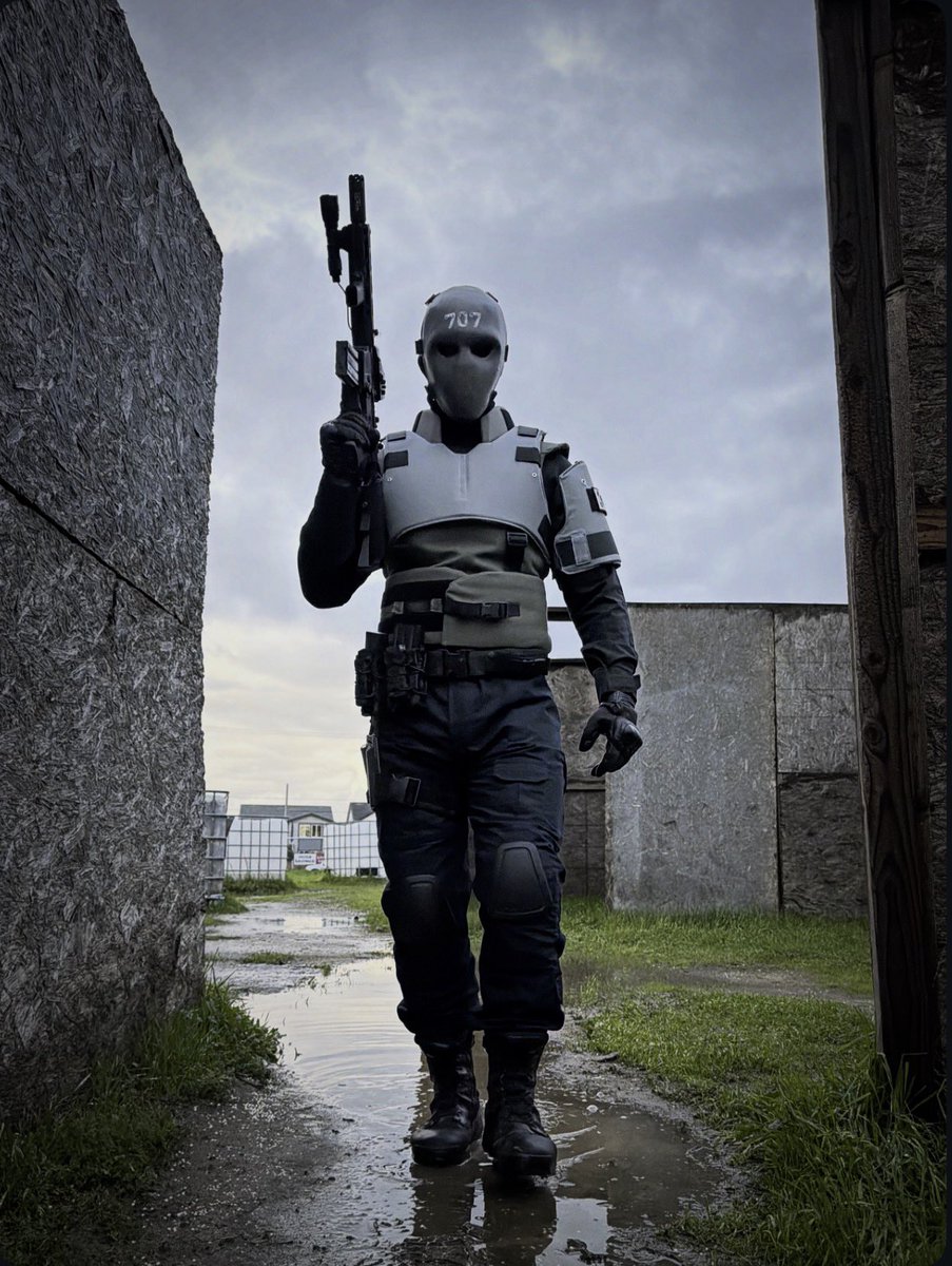 AgentAden's tweet image. They never saw me coming.

@Rainbow6Game #RainbowSixSiege