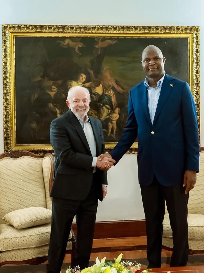 Bem-vindo a Moçambique, Presidente Lula. <a href="/LulaOficial/">Lula</a> 

Brasil e Moçambique partilham uma relação profunda, construída em áreas essenciais como saúde, educação, agricultura, combate à fome e inclusão social.

Esta visita reforça os laços históricos entre os nossos povos e