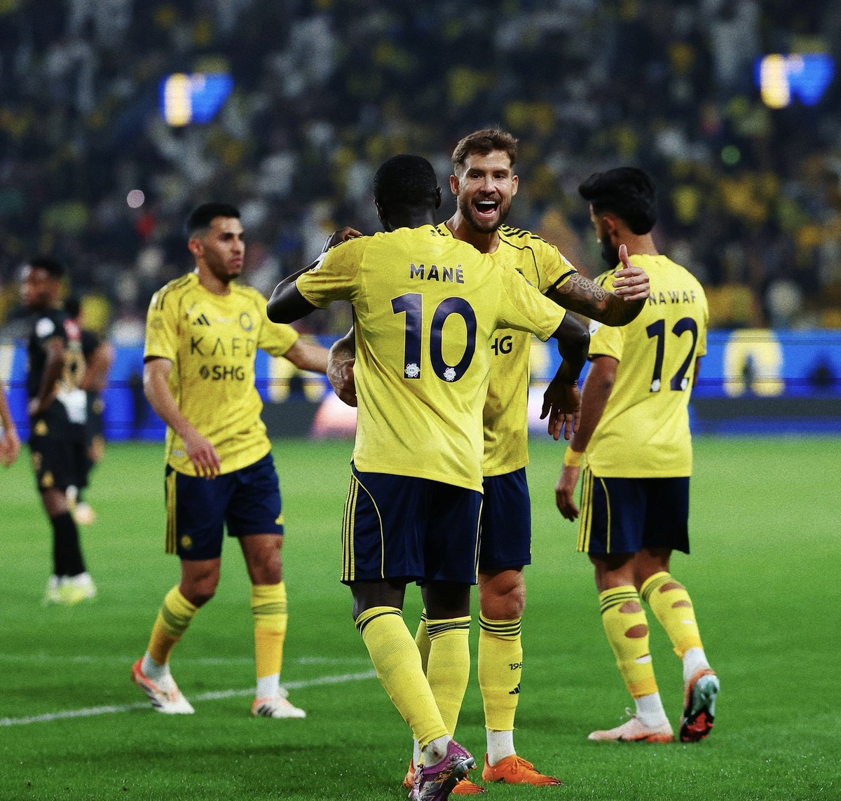 الأولى جواو فيلكس موسيقار
الثانية ماني نجم النجوم
الثالثة #العالمي يستمر بالصدارة

الرابعة #رونالدو وإن أزعلك لحظة مايعطيك فرصة تزعل إلا وهو مرضيك بإبداع وأهداف لاتتكرر إلا نادراً

 #النصر_الخليج