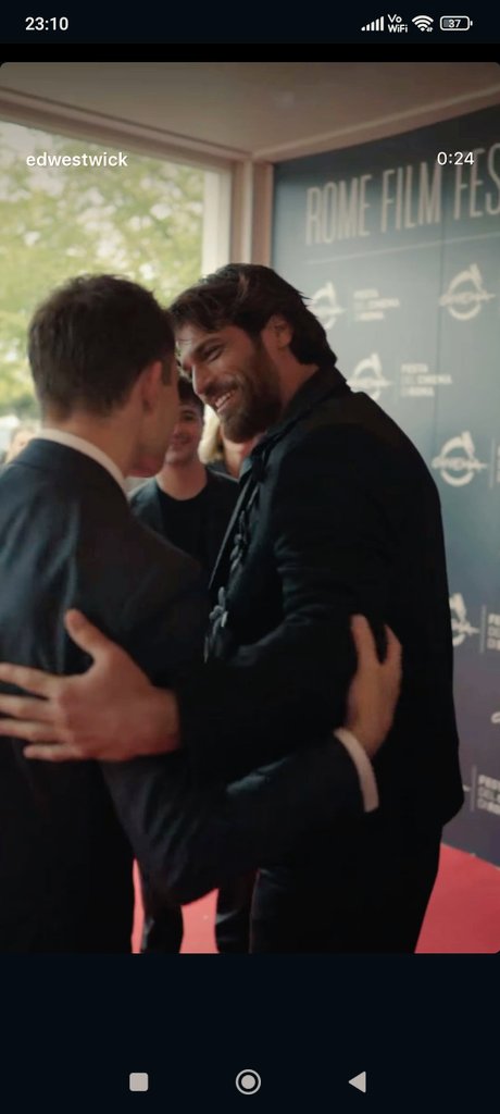 Margotaslan's tweet photo. O mais belo dos belos. 
#CanYaman
#CanYamanVanityFairStories https://t.co/pcqC6WJMiC