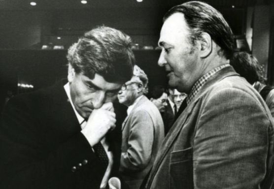 Op deze dag in 1982 werd het Akkoord van Wassenaar getekend tussen werkgevers en werknemers (verenigd in  Stichting van de Arbeid) aan het begin van kabinet Lubbers I. Het Akkoord omvatte matiging van de lonen in ruil voor arbeidstijdverkorting. Schoolvoorbeeld van poldermodel