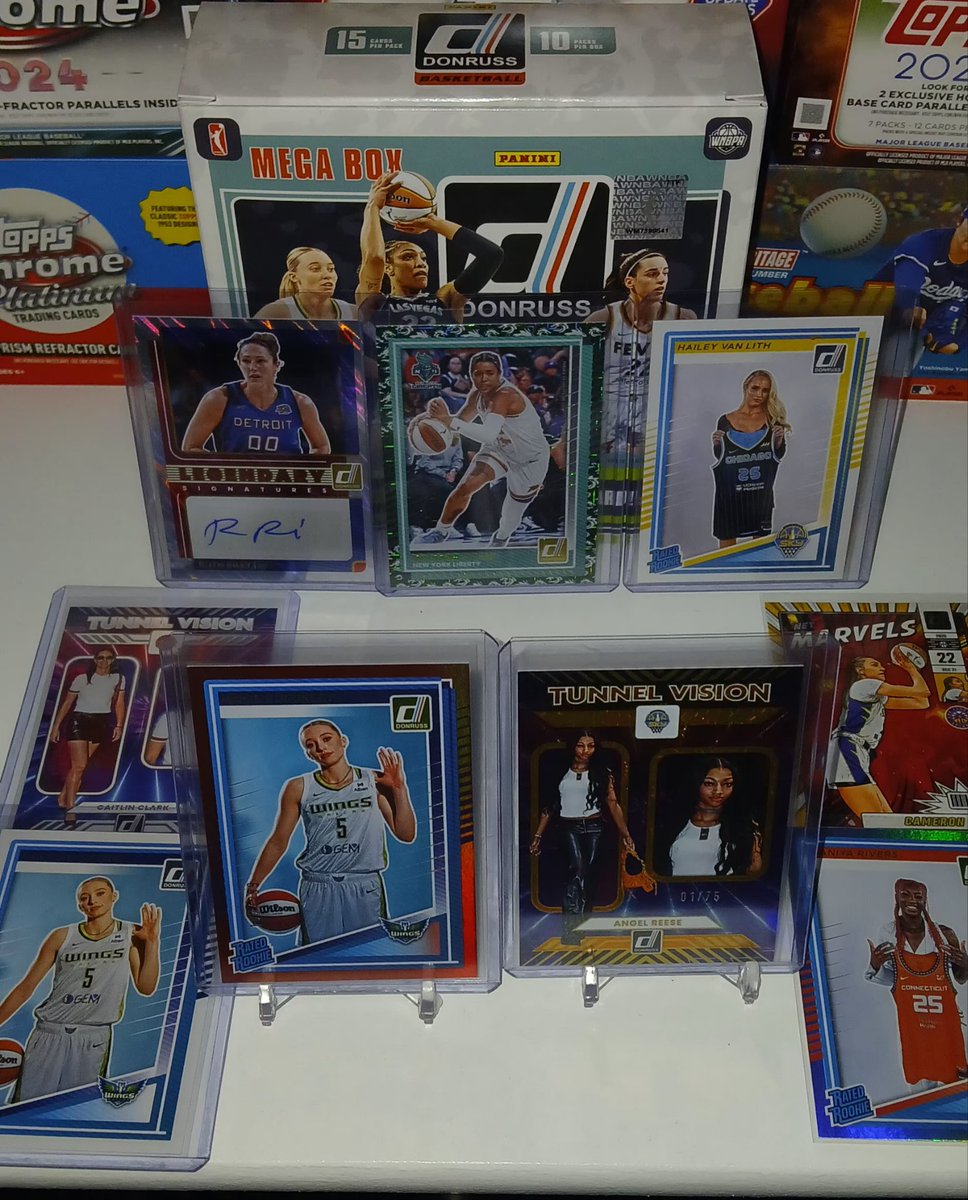 SmallTCollector's tweet image. Got my WNBA mega box 
@CardPurchaser Not bad 
Paige Bueckers /299
Angel Reese /75
Natasha Cloud Dragon Parallel
Ruth Riley Legendary auto