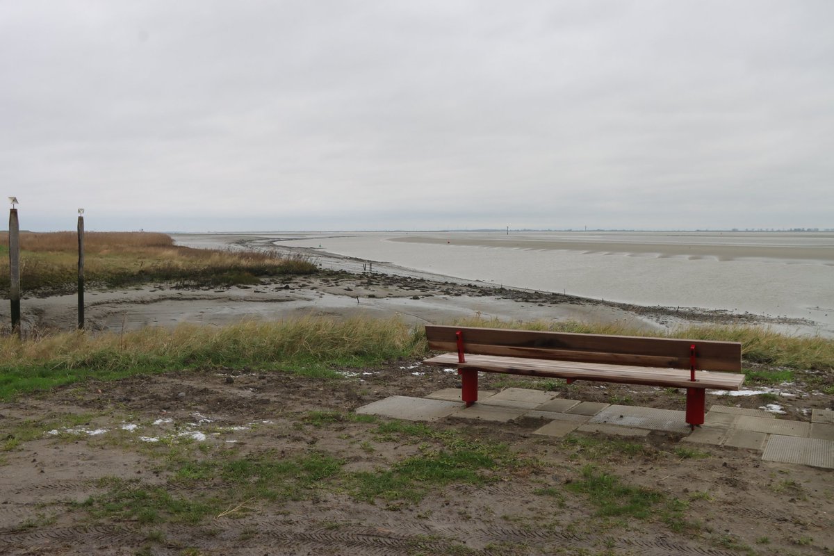 Vandaag een Getijdenhaventje in Zeeland bezocht. Graauw. Die valt zoals je ziet bij eb helemaal droog. Heel bijzonder om te zien.