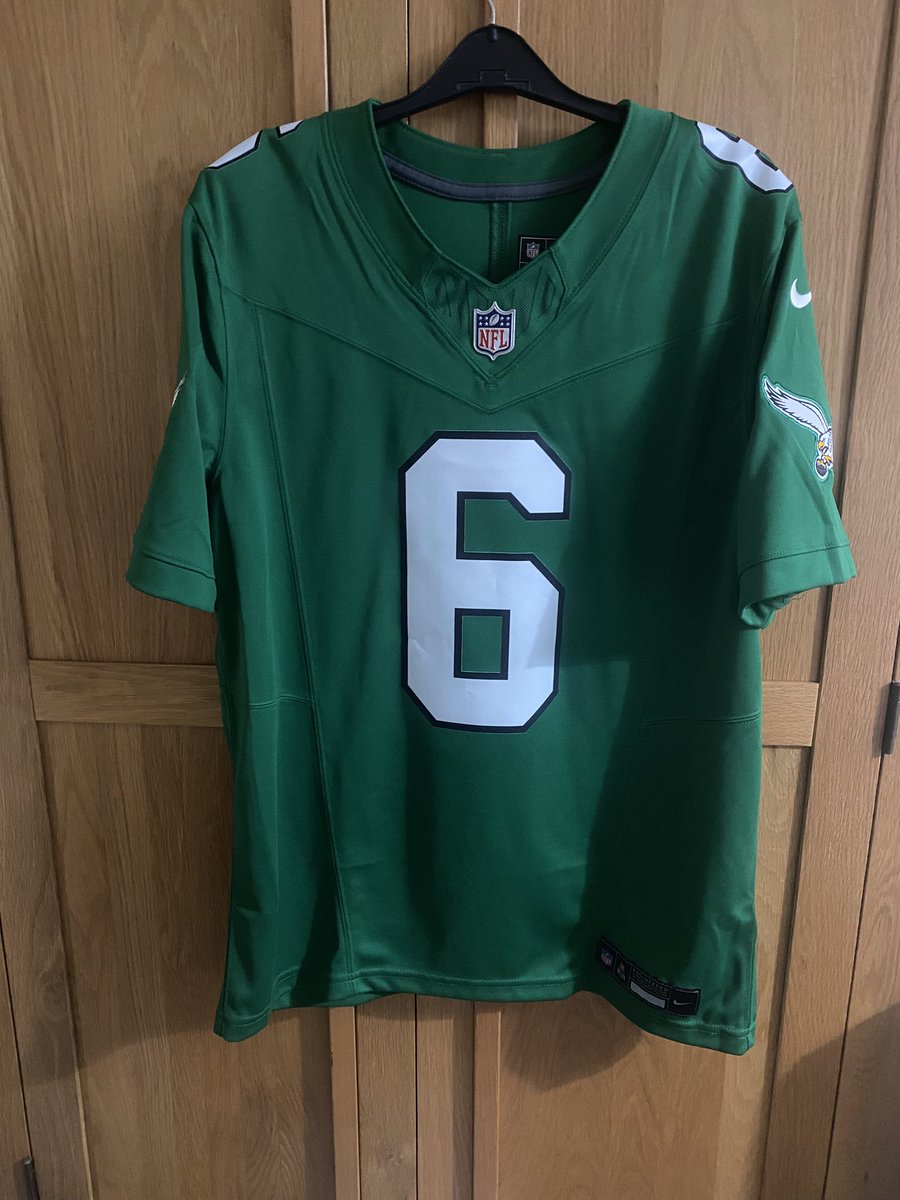 I’m ready for this game later, Kelly Green game so the Kelly Green gear is being worn. #FlyEaglesFly #GoBirds