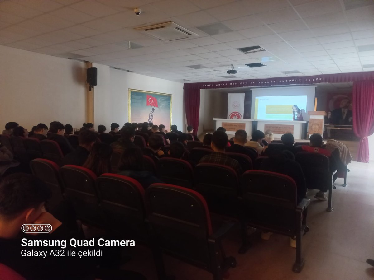 Bağımlılık Mücadele kapsamında Sosyal Hizmetler Müdürlüğünden gelen Psikolog arkadaşlar okulumuz öğrencilerine eğitim verdiler.