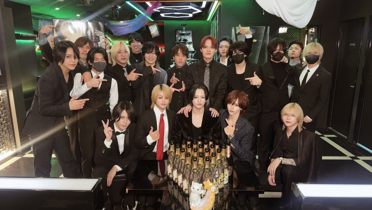 roots_aoi's tweet photo. 春馬BD来てくれたお姫ありがとう！
先輩なのか後輩なのかよく分かんない立ち位置だけど
プレイヤーとしてここまでのこと出来るのは単純に尊敬👏
その中で自分の力不足を痛感する��でした
悔しい気持ちを忘れずあと2ヶ月
最後まで一緒に走りきって欲しいです https://t.co/dzHYJ6d2Jb