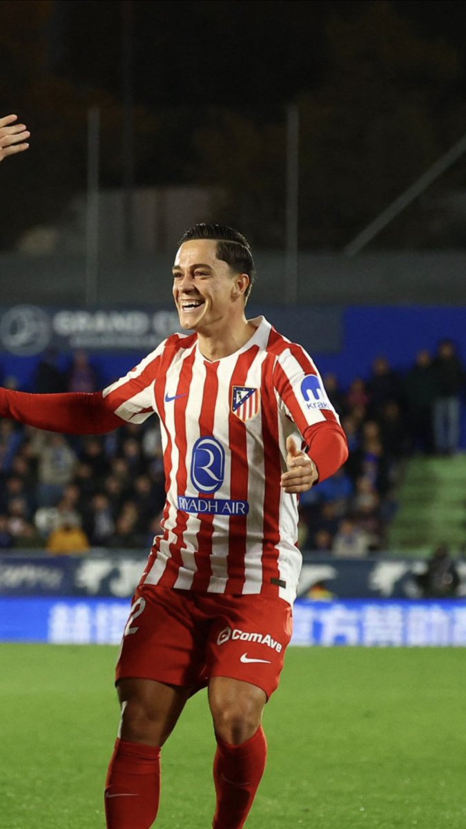 La alegria que tenia este tío por un gol en propia puerta habiendo jugado 14 minutos desde el 30 de Septiembre

Jugadores así siempre bienvenidos.