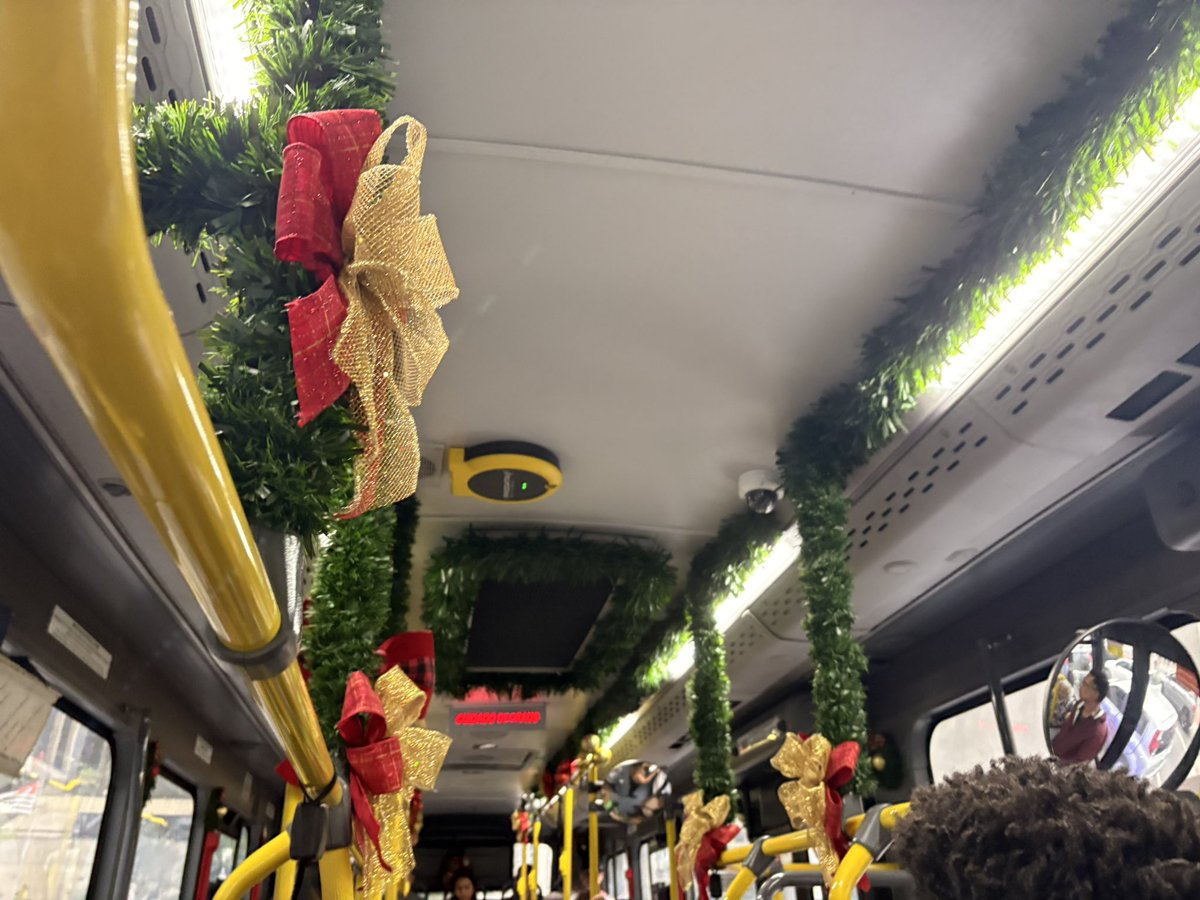 teorema1968's tweet image. eba começou a epoca de onibus natalino