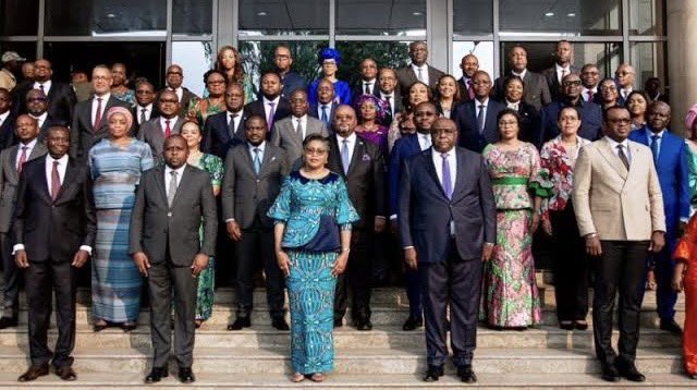 🛑 Gouvernement Suminw2 : 
• La surcommunication dénote du manque de profondeur. 
• La surcommunication n'est pas une solution
• La surcommunication en politique a des inconvénients majeurs, tels que l'indifférence croissante des citoyens face à un flot continu d'informations