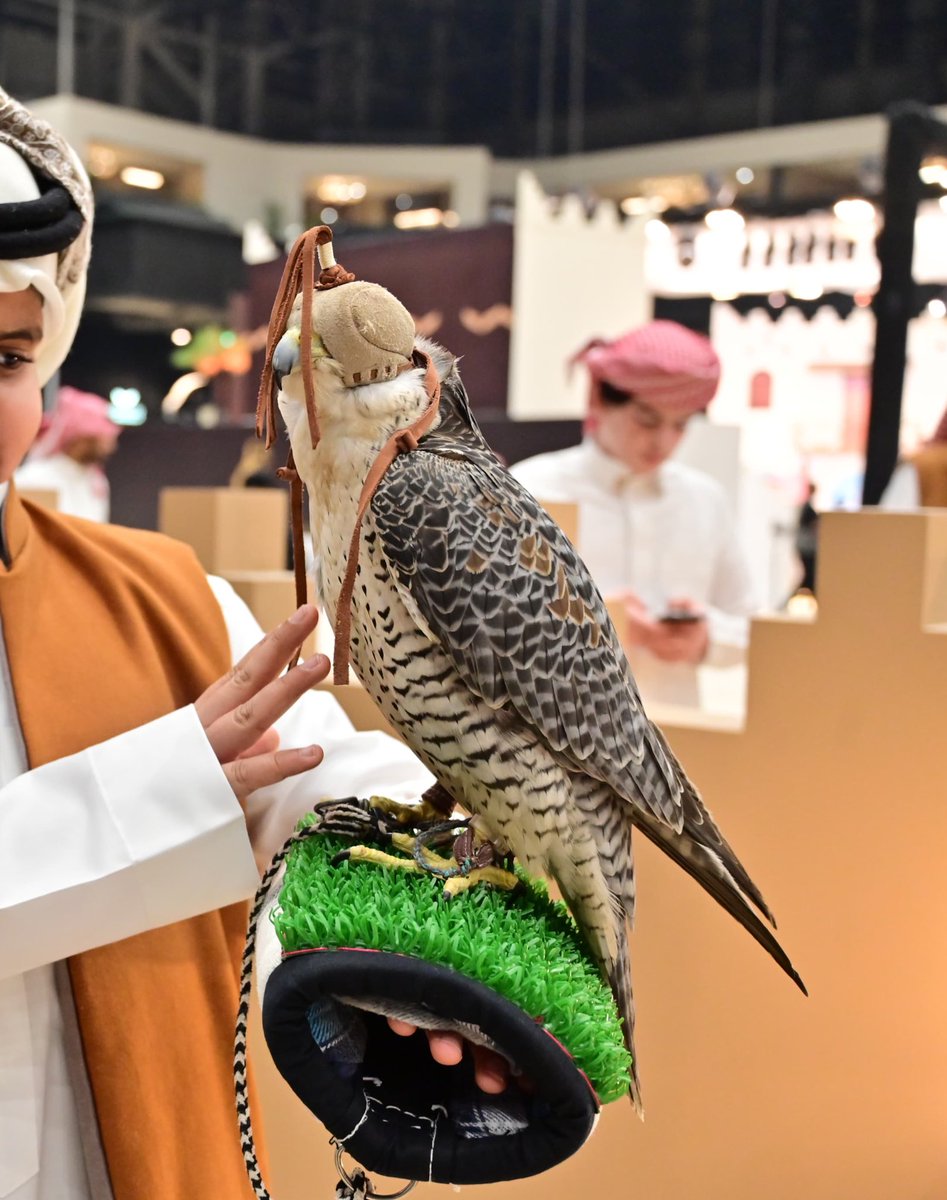 buthaina997's tweet image. فعاليات #كأس_نادي_الصقور 2025 ب #الظهران_اكسبو  

رحلة فريدة بين الهوية الوطنية والموروث الشعبي للصقور والرمي.

فعالية تستحق الزيارة ب #موسم_الشرقية