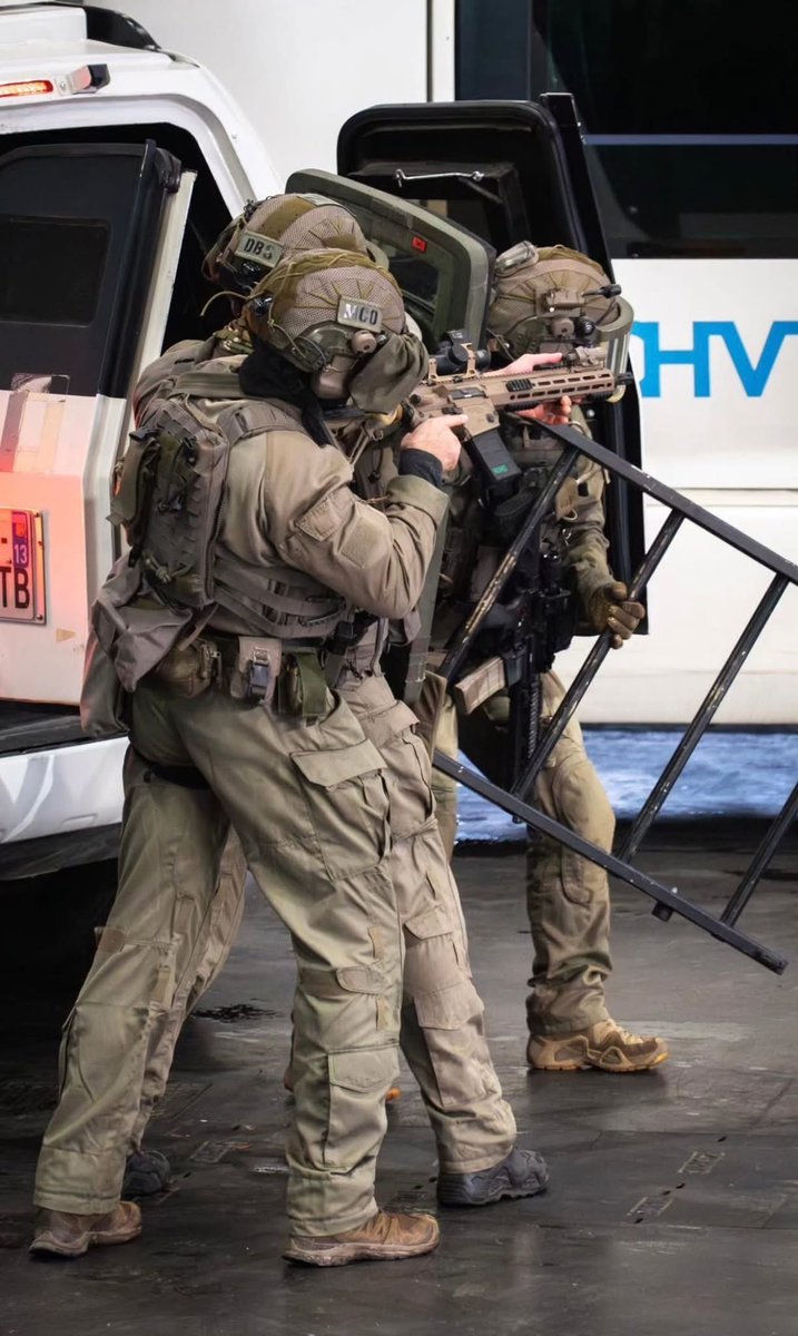 jmscaronte's tweet image. Algunas de las fotografías del GIGN durante la exhibición en la Milipol 2025.
#Milipol 
#Gign 
#France