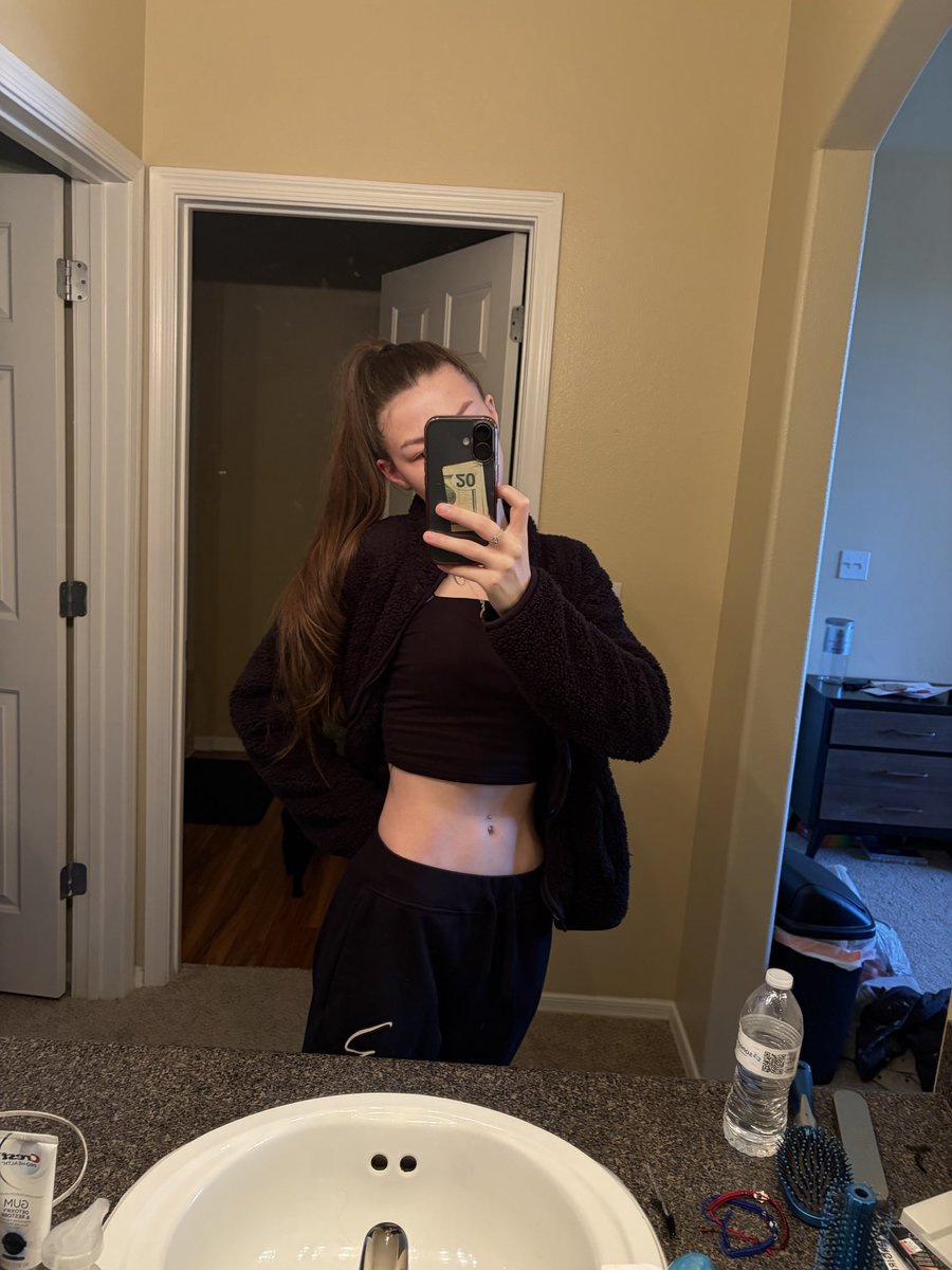 HannahGoddess28's tweet photo. good morning cucks https://t.co/pffHkCkoTY