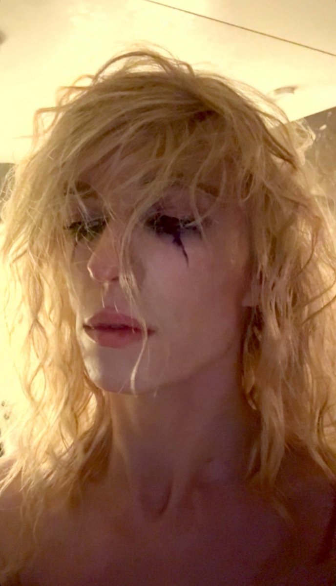 daily2hollis's tweet image. 2hollis via ig stories