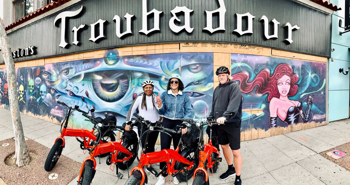 AnotherSideTour's tweet image. Cruise through the heart of LA on the Another Side Tours West Hollywood E-Bike Tour: ride the Sunset Strip, explore Santa Monica Boulevard and soak up the energy of iconic neighborhoods in style. 🚴‍♀️🌴 bit.ly/3jjXTG2

#AnotherSideTours #WeHo #WestHollywood #EBikeAdventure