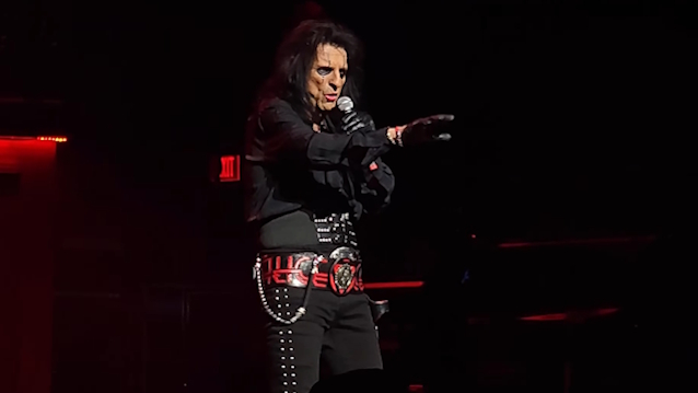 ALICE COOPER: Jesus Christ Is 'The Core Of Everything. He's Life Itself. He's The Light.' blabbermouth.net/news/alice-coo…