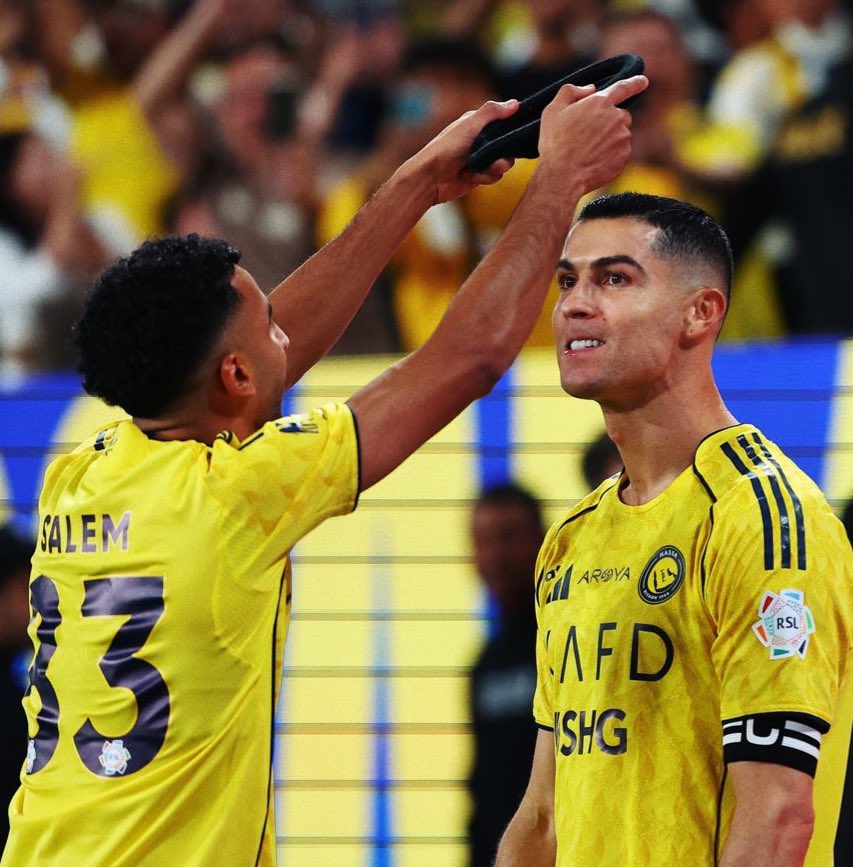 CristianoXtra_'s tweet image. A king never crowns himself