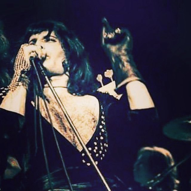 Am 23.11. 1991 gab Freddie Mercury auf einer Pressekonferenz bekannt, dass er an AIDS erkrankt ist

Einen Tag später ist einer der größten Künstler des letzten Jahrhunderts verstorben 

😞😪

Seine Musik ist unsterblich. 

#Queen #FreddieMercury <a href="/OIQFC/">Queen Fan Club</a> <a href="/QueenWillRock/">Queen</a>