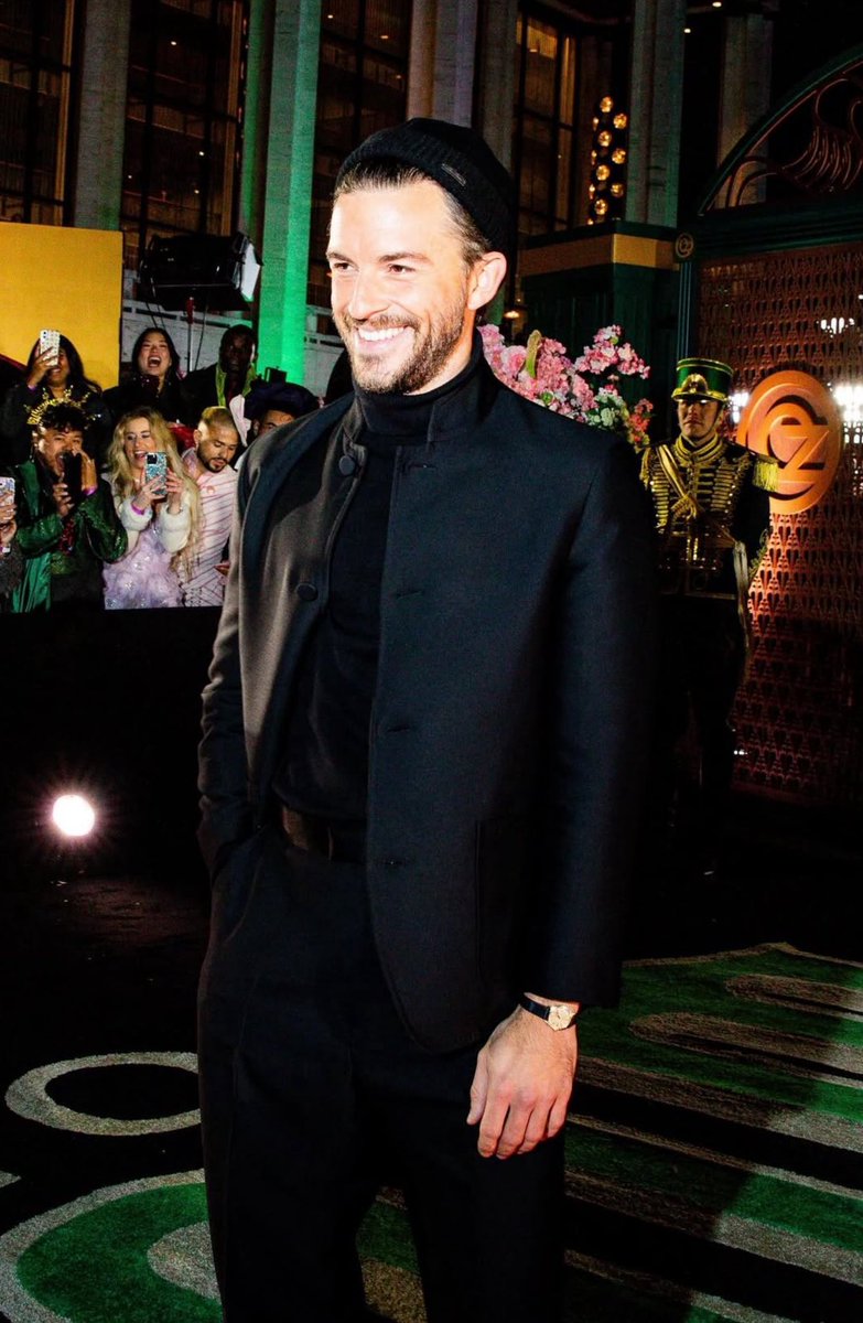 Jonathan Bailey Hourly (@jbaileyhourly) on Twitter photo 