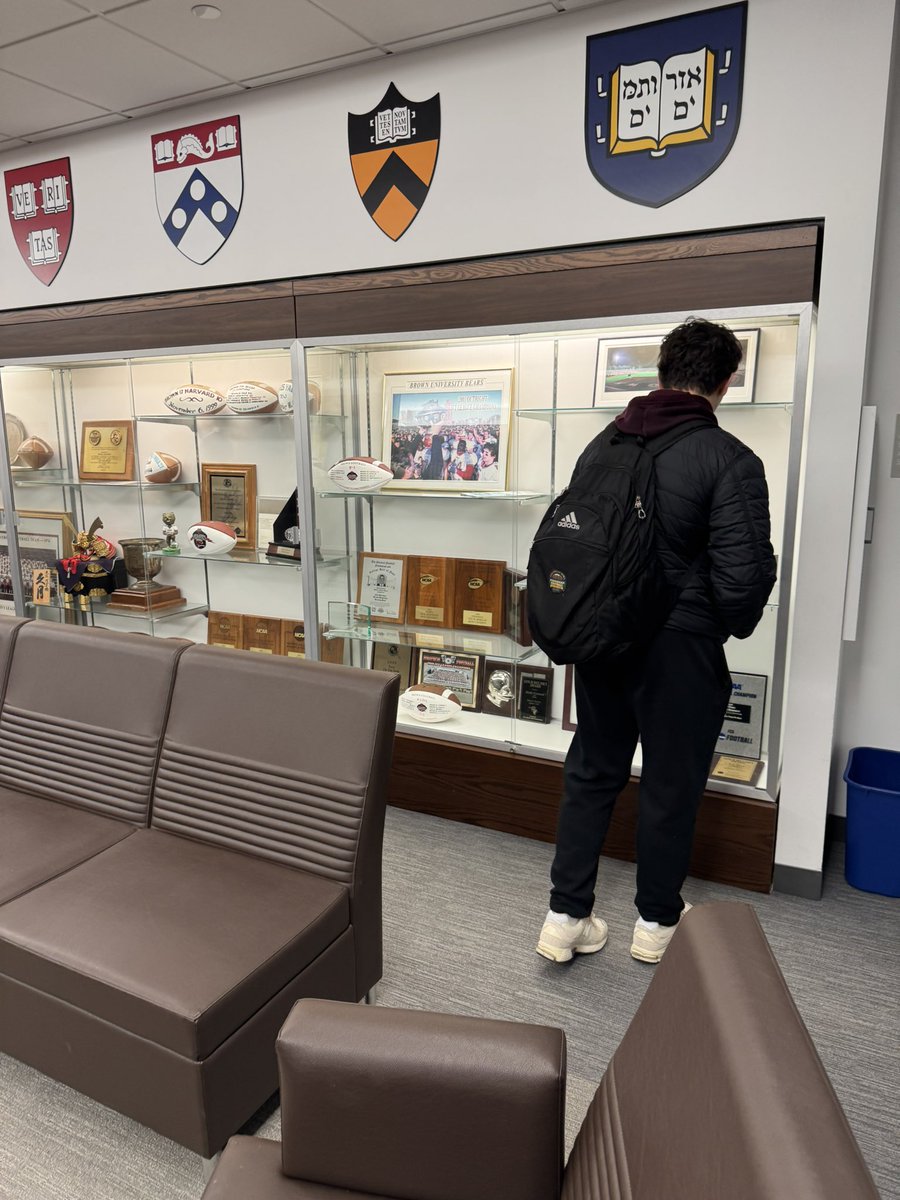 EkiMilitoni's tweet image. Appreciate tour of campus and gameday experience @coachDjackson1 and @CoachBAM93. Love the culture of the student athlete and seeing what makes @BrownU_Football great.