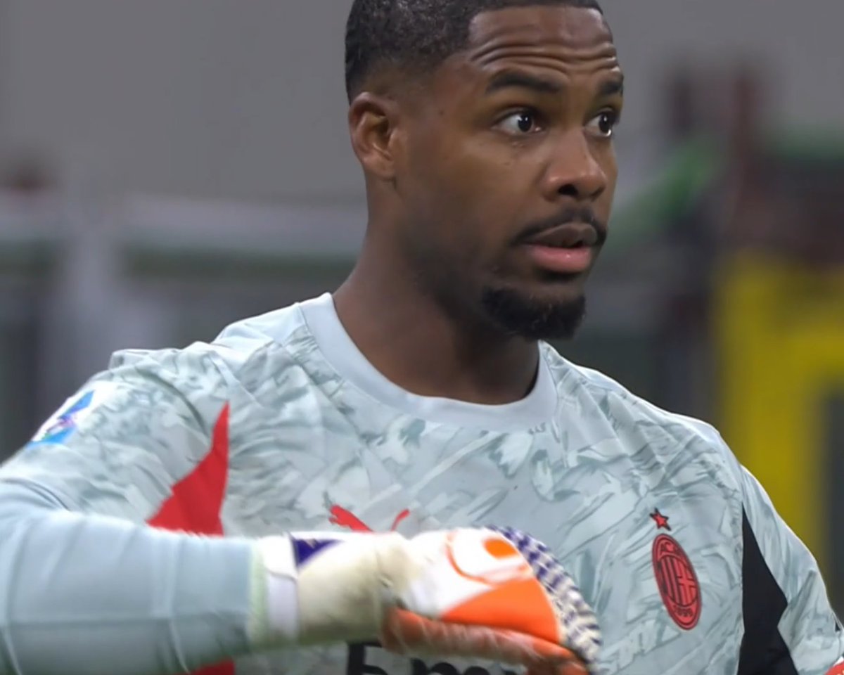 DrTuitter's tweet image. Gomitata in faccia.
Tutti se ne sono accorti, tranne uno.
Arbitro e VAR. Ed anche stavolta il rosso, la prossima volta. #Milan #Inter #InterMilan