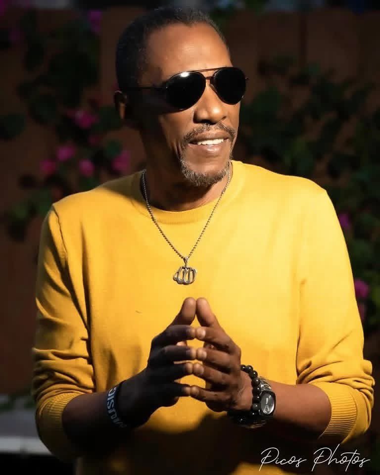 SERGEPLOUIS's tweet image. Haïti perd une légende.
André « Dadou » Pasquet, maestro de la guitare, cofondateur de Magnum Band et ancien de Tabou Combo, s’est éteint à 72 ans.
Son héritage musical continuera de faire vibrer des générations.
Respect éternel à un géant.
RIP Dadou. 🎸🇭🇹