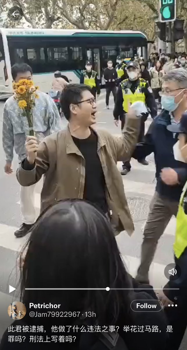 zhu0588's tweet image. “鲜花哥”
2022年11月27日上海白纸运动
（1/2）