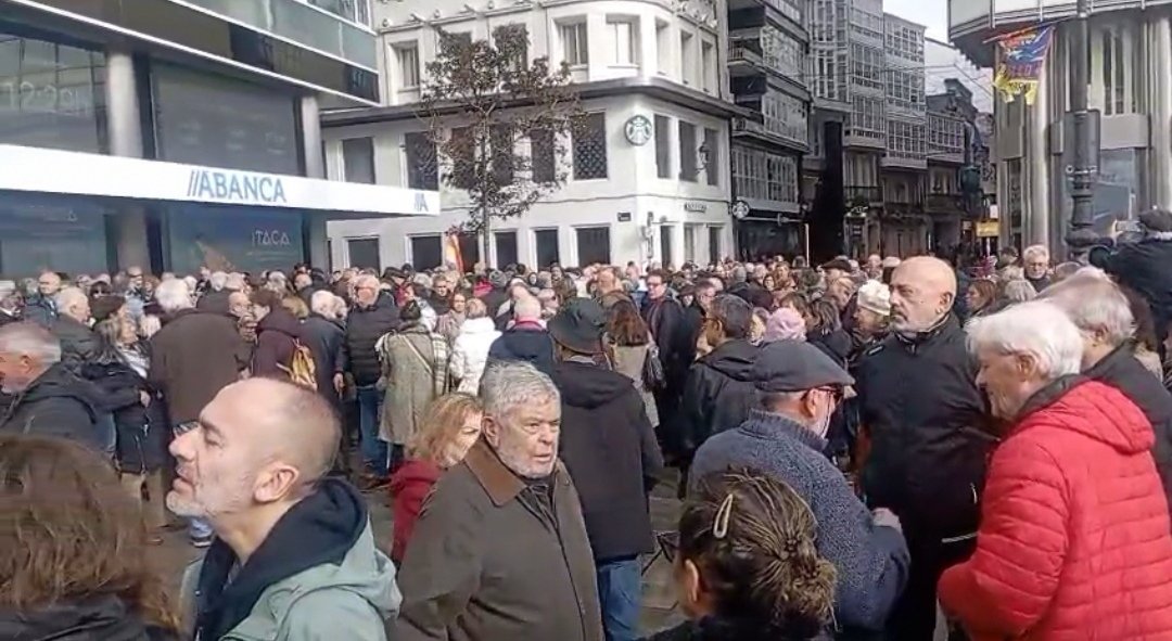 #TiñamosQueEstar

Moi boa resposta na Coruña a pesar da urxencia da convocatoria.

Calquer persoa que teña seguido o asunto e escoitado os testimonios vai ser difícil q comprenda o fallo  deses 5 maxistrados do TS

Súmase ao comportamento noutros asuntos e #NonLlesPagamosParaIso