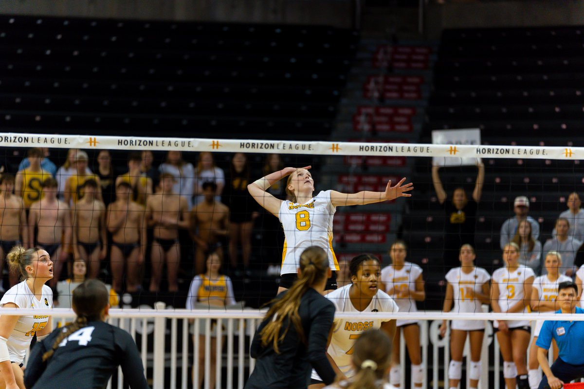 HorizonLeague's tweet image. Through two sets in our #HLVB championship match! 
@WSUVball leads NKU, 2-0.

espn.com/watch/player/_…

#OurHorizon 🌇| #MajorExperiences