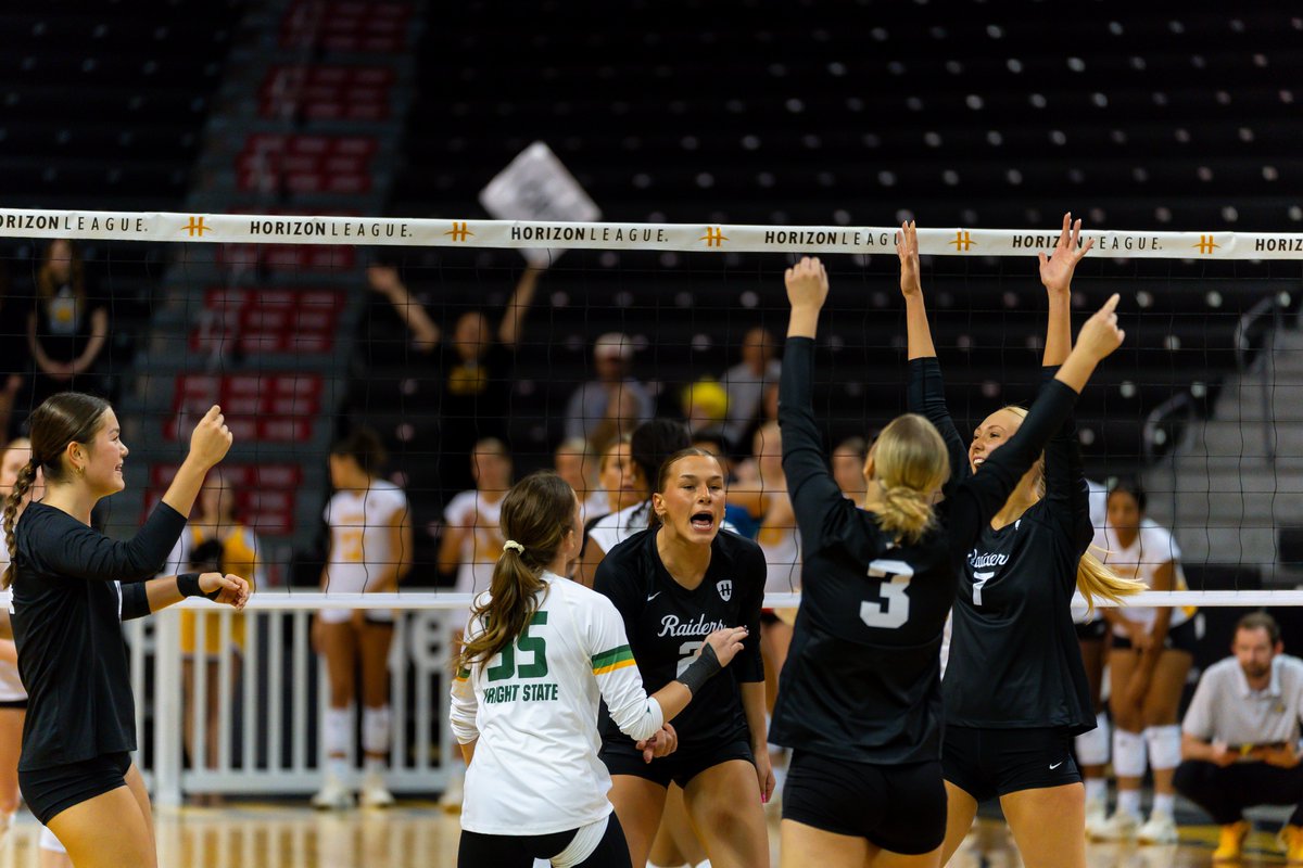 HorizonLeague's tweet image. Through two sets in our #HLVB championship match! 
@WSUVball leads NKU, 2-0.

espn.com/watch/player/_…

#OurHorizon 🌇| #MajorExperiences