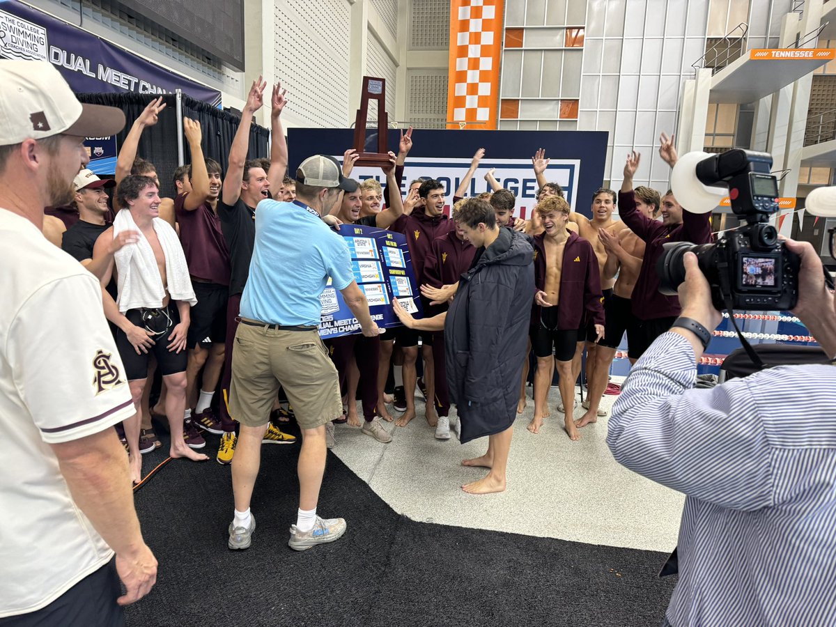 ASUSwimDive's tweet image. Bringing a trophy back to Tempe!! 🔱😈

Crowned champions of the @CSCAA Dual Meet Challenge after defeating Tennessee! Ilya Kharun was named most outstanding swimmer! 

#ForksUp /// #O2V