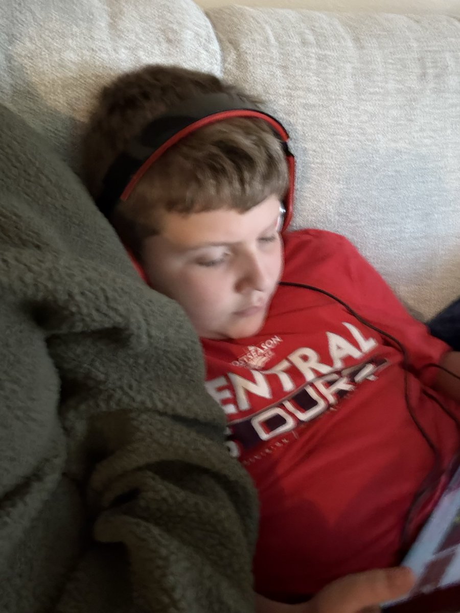 RobardsVPHS's tweet photo. Day 23 of #vphsgratitude
I’m grateful for the small moments — the ones where my not-so-lil ones want to snuggle on the couch and just be with their mom.@vphsleadership https://t.co/kjNyIxV40j