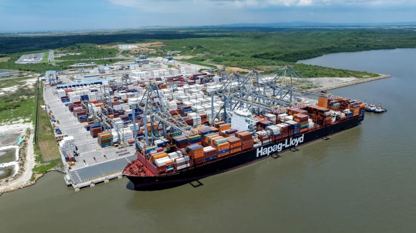 container_news's tweet photo. #Hapag-#Lloyd secures limited slot allocation on #Maersk’s #MECL #service
https://t.co/75mnBL6JSu https://t.co/gQuCgw4qpA